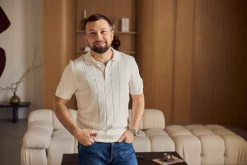 Альтернатива привычному костюму: собираем образ на выпускной