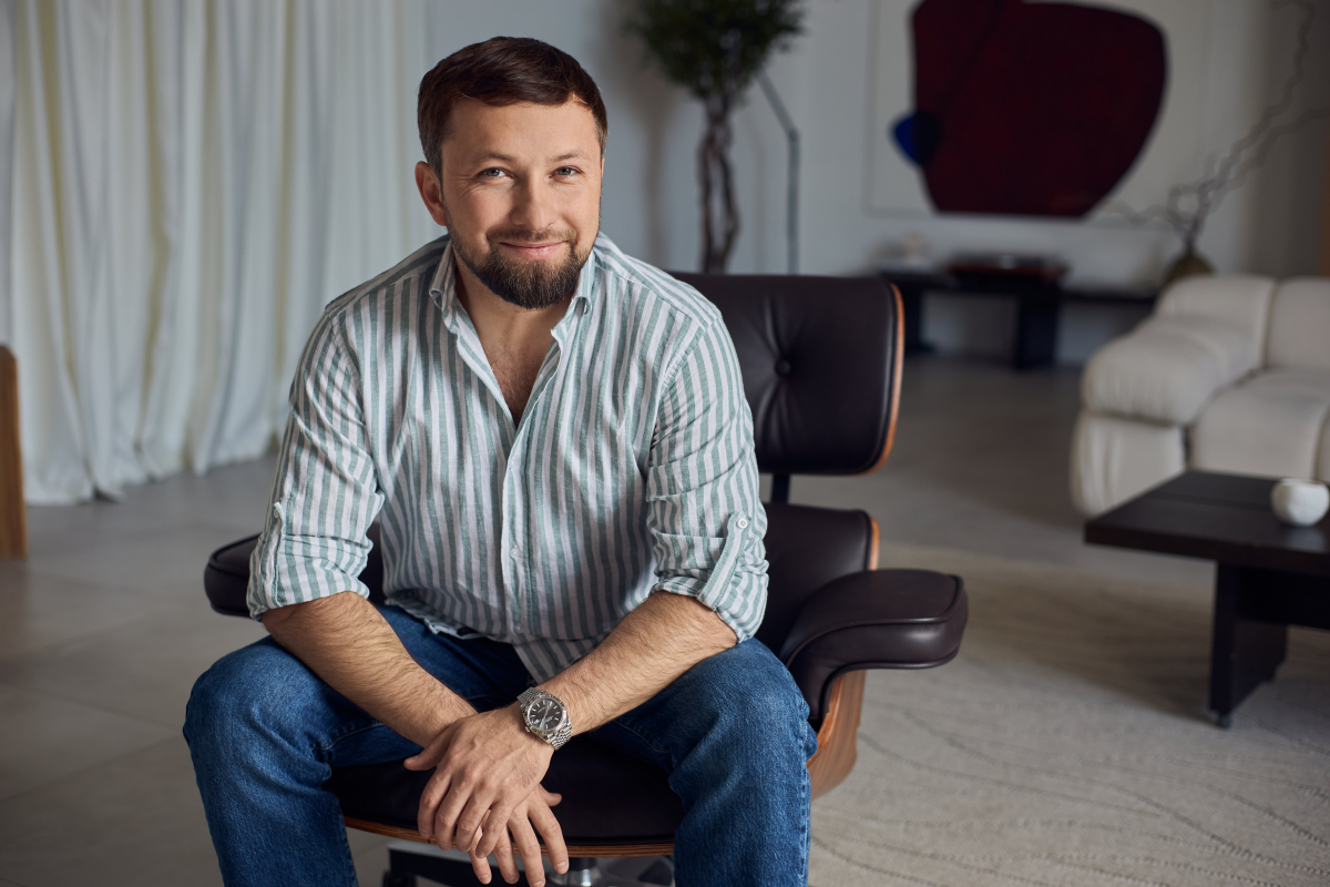 Мужская летняя рубашка с рукавами:тренд 2025 года