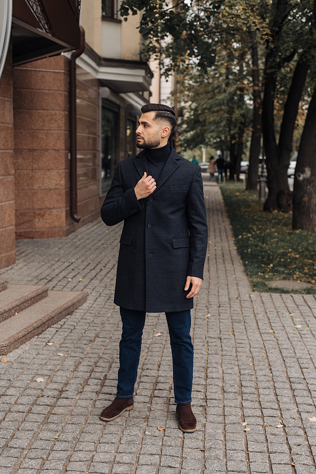 Мужское пальто в синем цвете