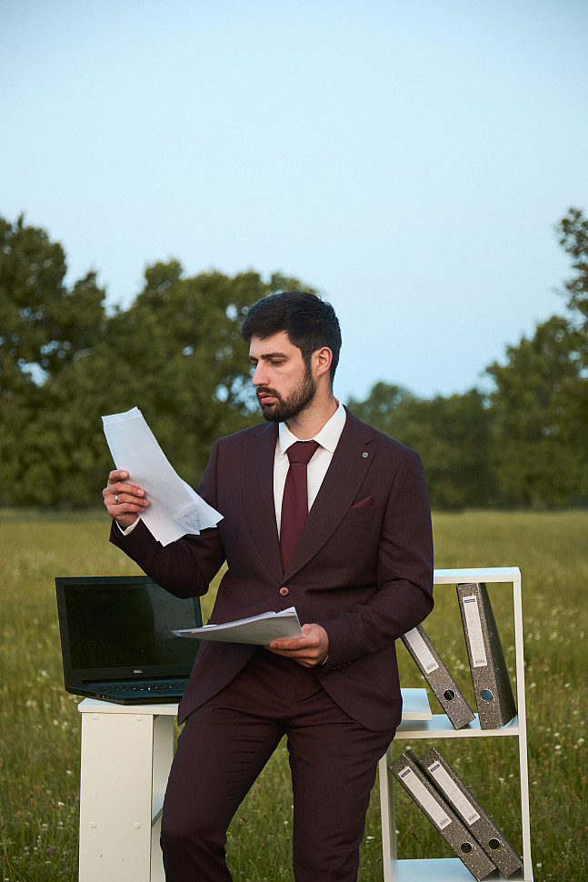 Мужской бордовый костюм