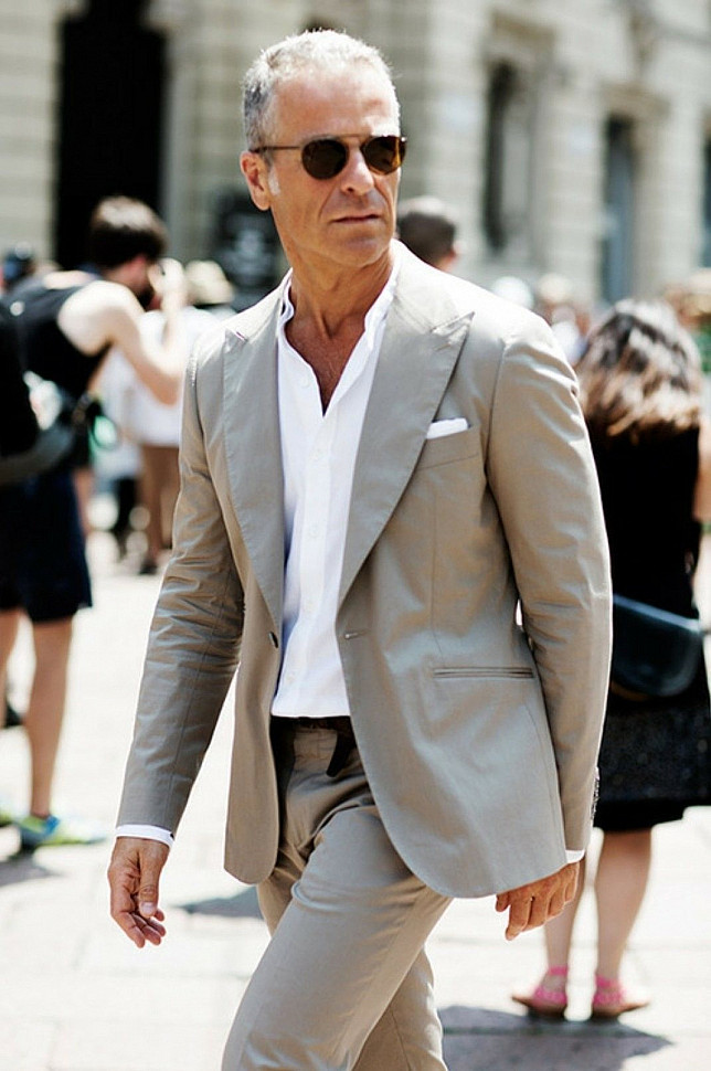 Классический костюм для мужчины старше 50 лет