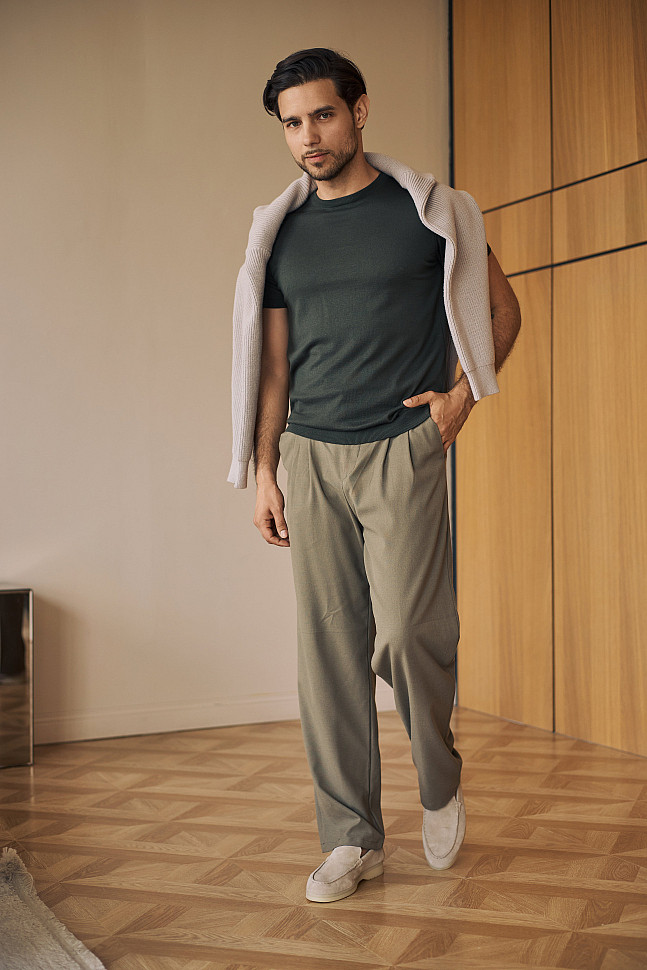 Свитер на молнии