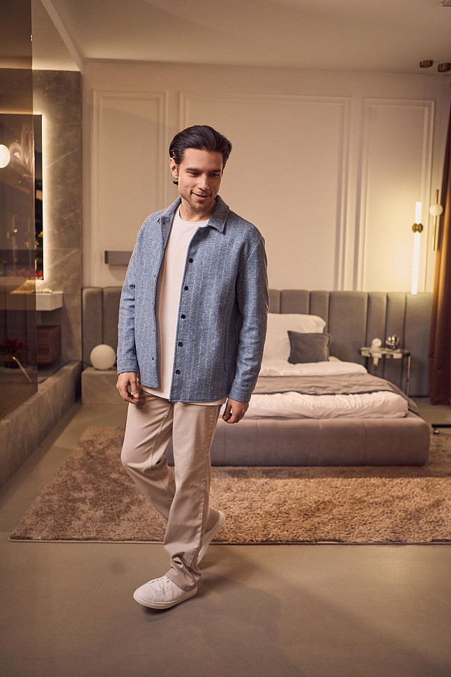 Джинсы с рубашкой