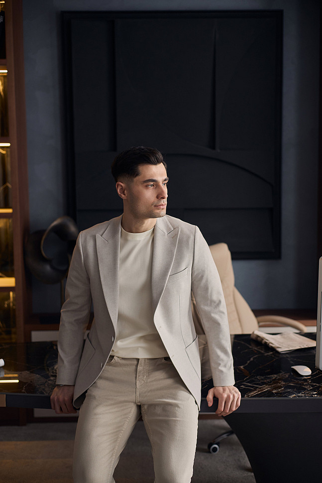 Джинсы с пиджаком