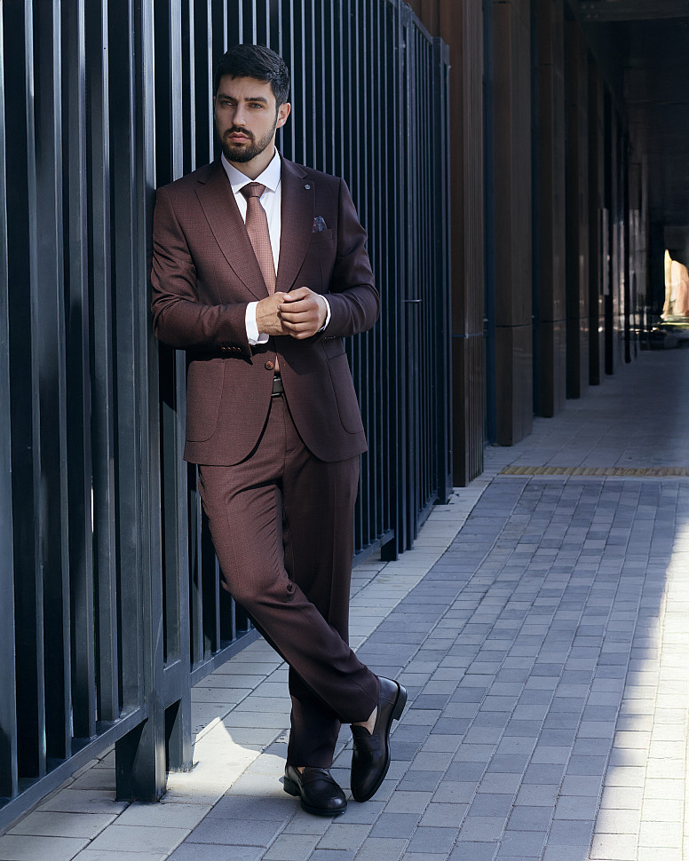 Мужской бордовый костюм