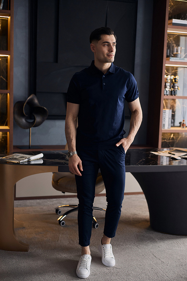 Мужской джинсы с кедами