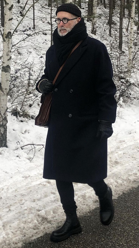 Мужской деловой образ пожилого мужчины