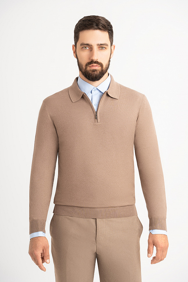 Голубая рубашка с костюмом