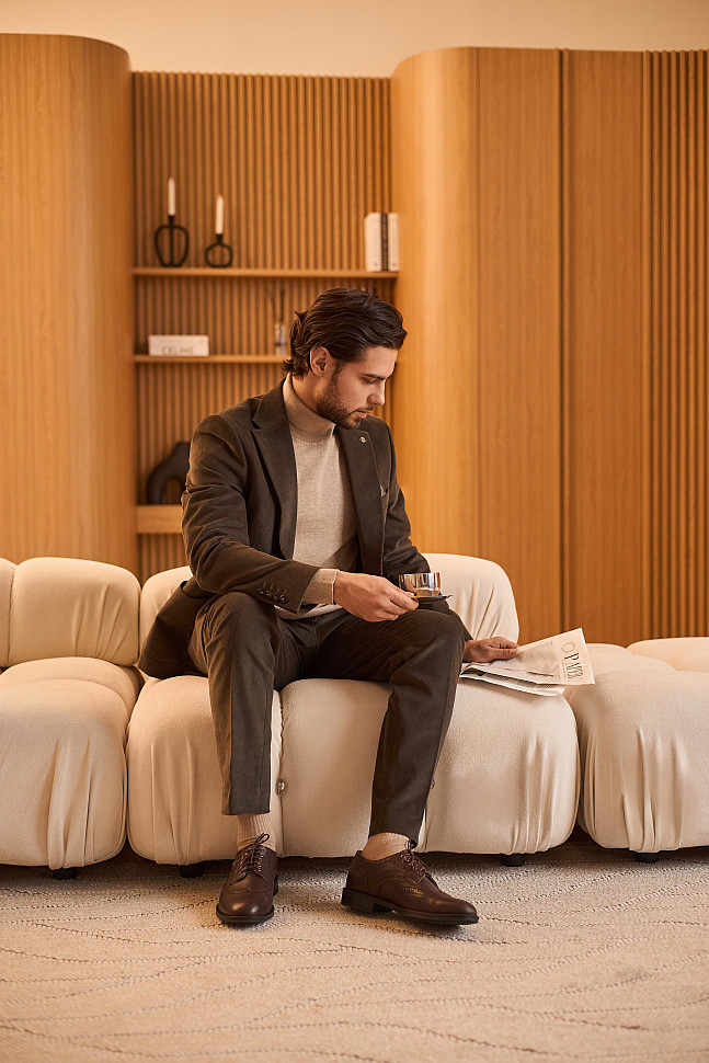 Костюм из вельвета коричневый