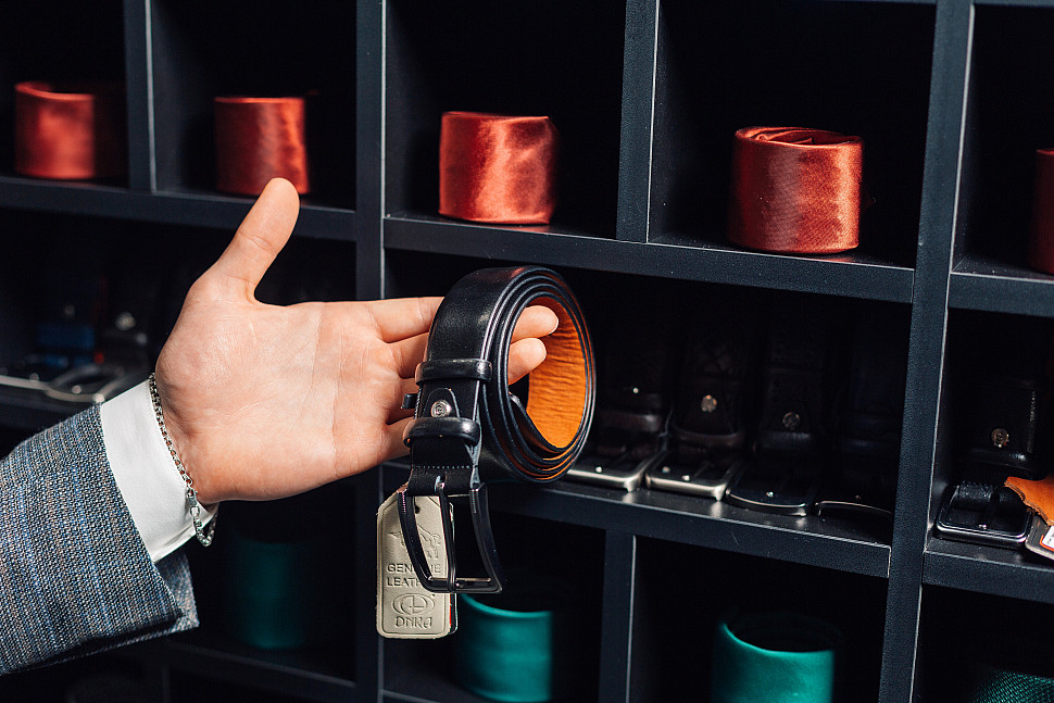 Мужской черный ремень