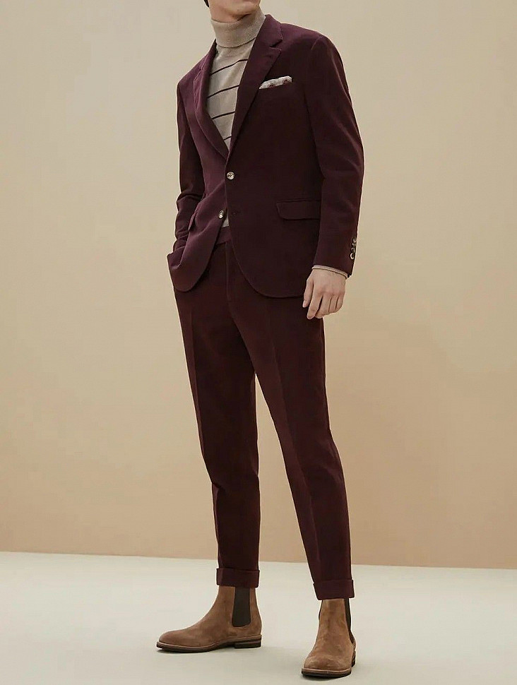 Челси с костюмом