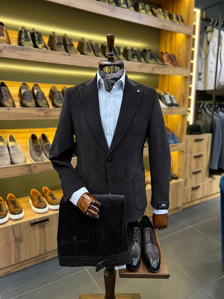 Костюм из вельвета черный