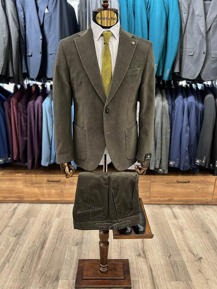 Костюм из вельвета хаки