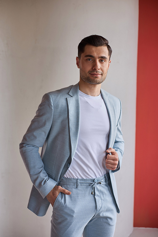 Мужской костюм повседневный голубого цвета