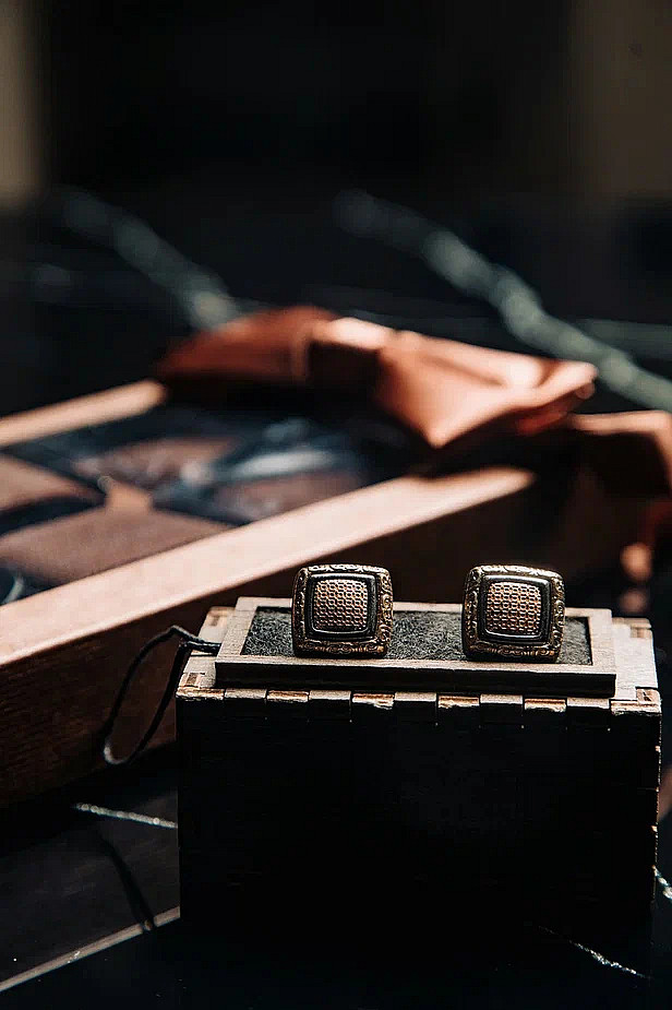 Мужские запонки под классический образ