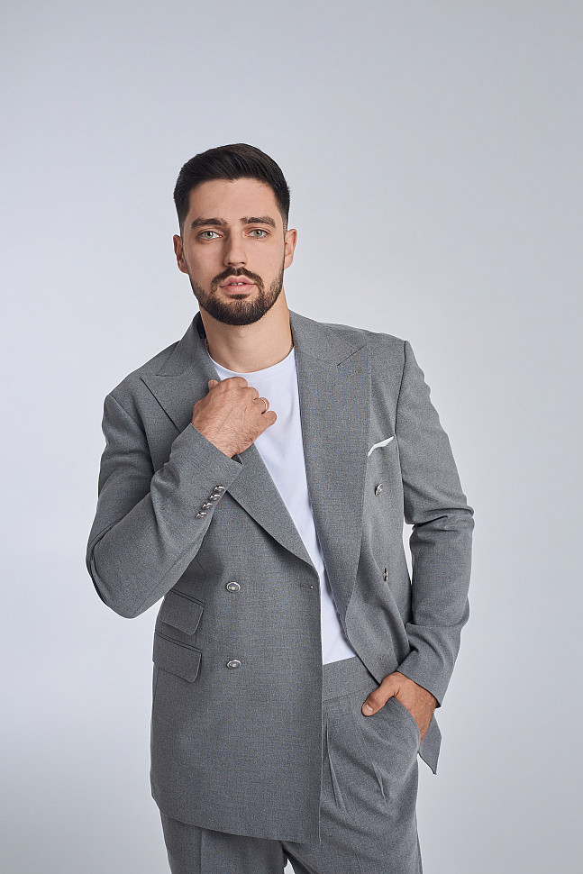 Мужские брюки с защипами на талии