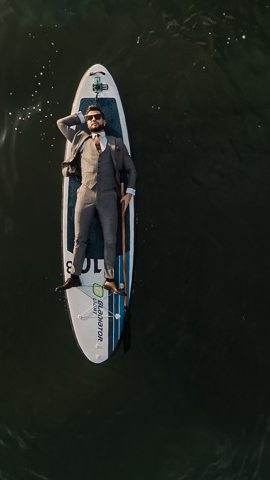 Мужской костюм тройка в сером цвете