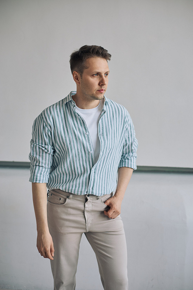 Рубашка в полоску с футболкой