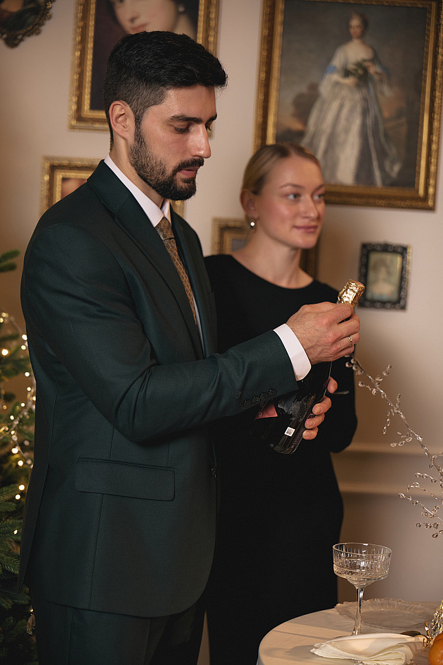 Костюм зеленого цвета